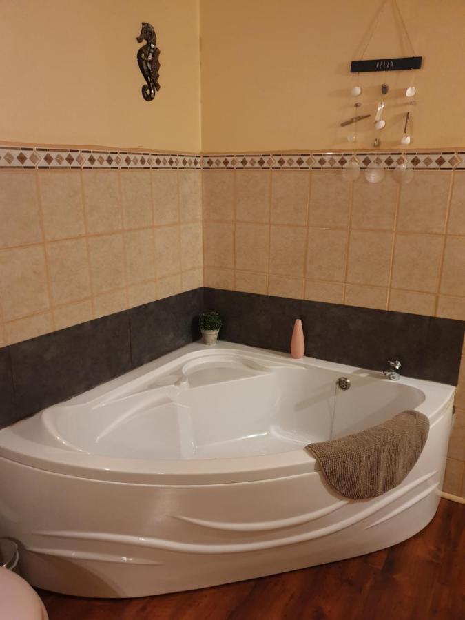 B&B Mirage Frecourt Bagian luar foto